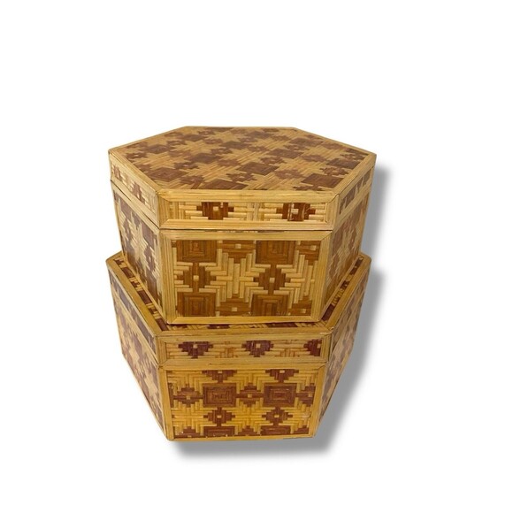 Vtg Chinese Bamboo Straw Rattan Hand Made Trinket Boxes Hexagonal Pair Nesting - Picture 1 of 16